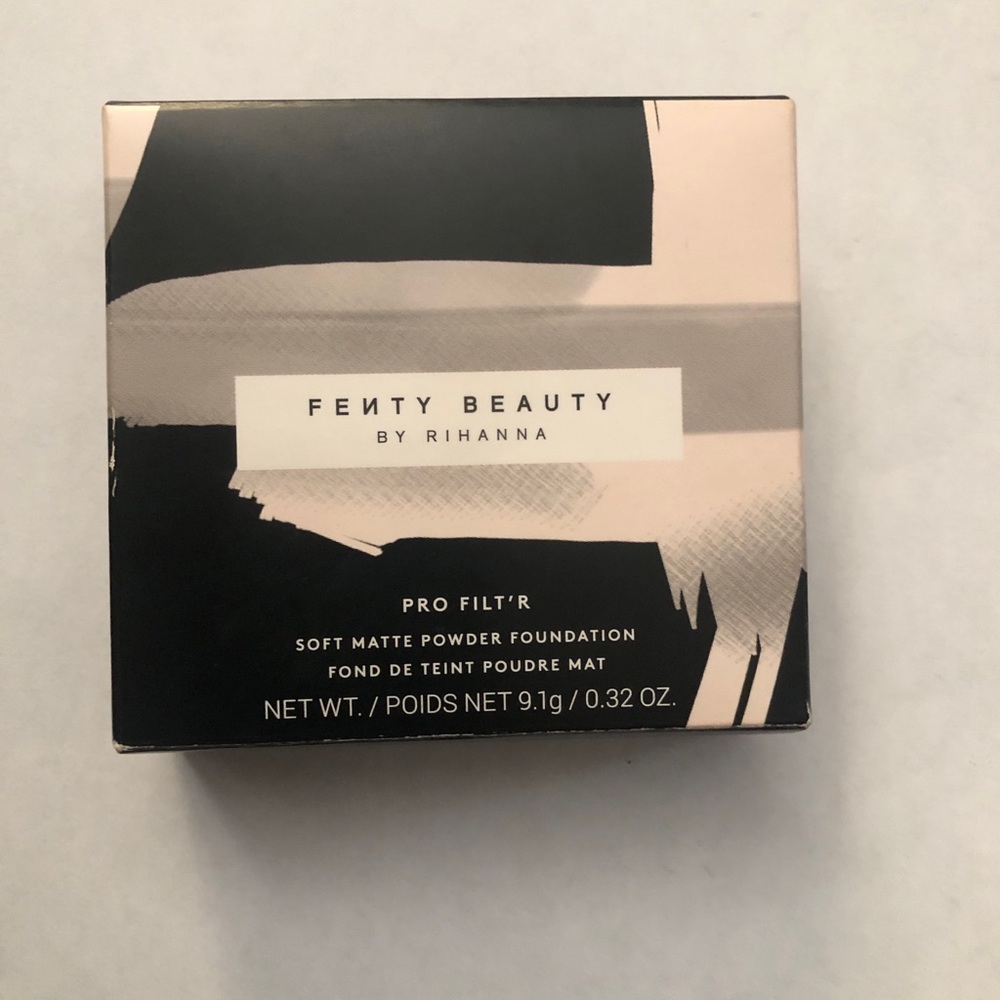Fenty Beauty by Rihanna Pro Filt’r Soft Matte Powder Foundation 480 Brand new